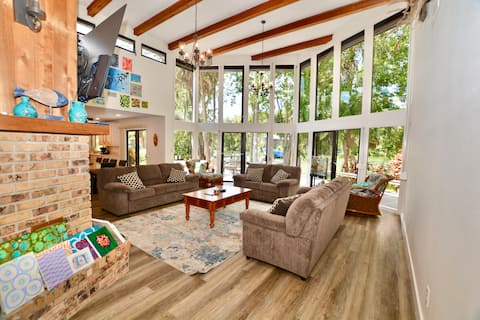 Homosassa Retreat w/ Pool, Dock, Fire Pit & Kayaks