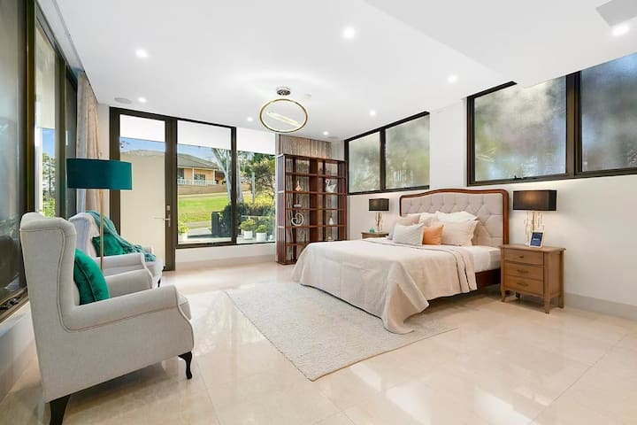 Putney · Modern Luxury House | Pool & Waterview gallery image 3