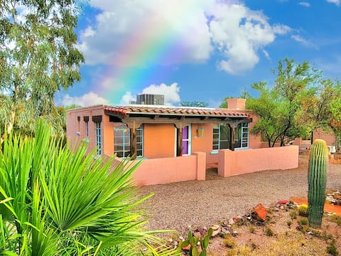 Top Airbnb: Charming Casita with Breathtaking Desert Views in Tanque Verde