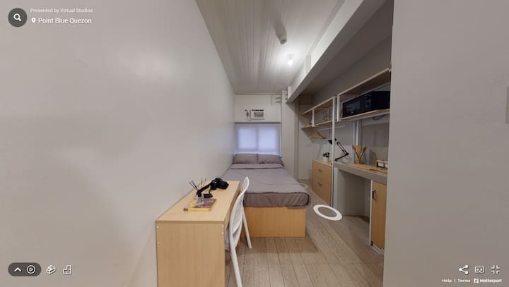 Ერთეულების შიდა დეკორაცია მხოლოდ დადგმისთვისაა განკუთვნილი. Ფაქტობრივად, ბინაში არის ლურჯი თეთრეული. 

Ერთეულის ფოტოს მინიშნება: Point Blue Virtual Tour Screenshots.