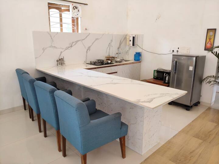 Full kitchen image 2