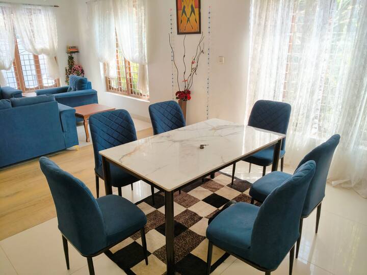 Dining area image 2