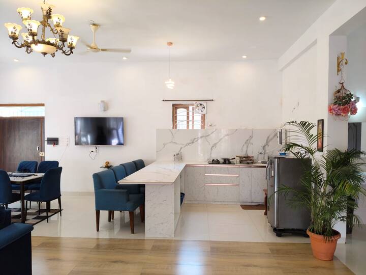 Full kitchen image 1