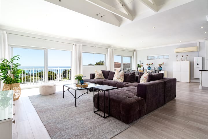 Walk To Beach, 3 Bedroom Villa With Private Pool. - Camps Bay