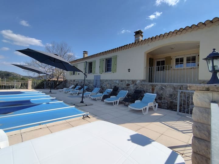 Villa Avec Airco, Piscine Chauffée Et Belle Vue - Joyeuse