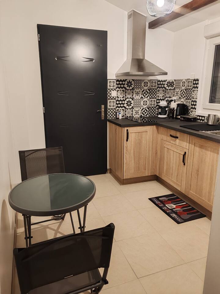 Studio Atypique Climatisé Pour 2 Personnes - Cuers