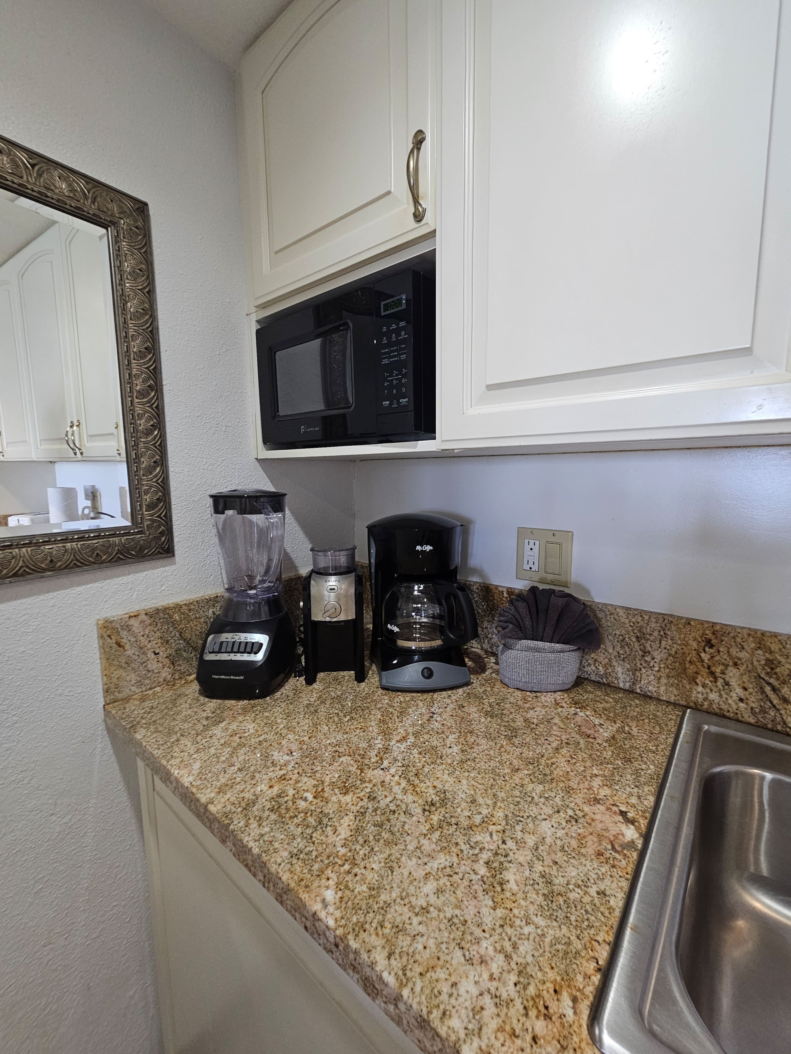 Condo in Lahaina · ★4.7 · 1 bedroom · 1 bed · 1 bath - Image 12