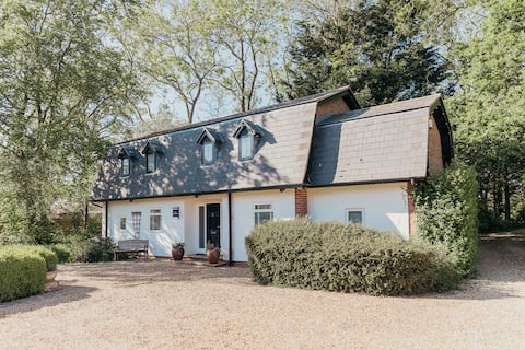 The Furrows 3 Bedroom Cottage Silverstone