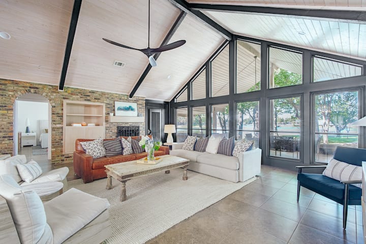 Lakefront Home With Luxury Touches & Hot Tub! - Trinidad, TX