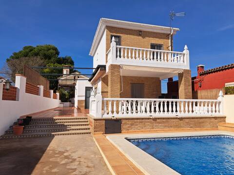 Cheerful house with pool and barbecue