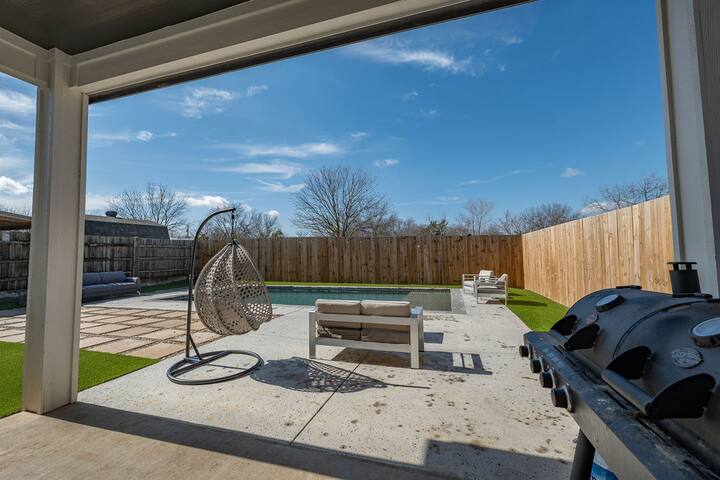 Heated Pool Luxe Living Dallas gallery image 5