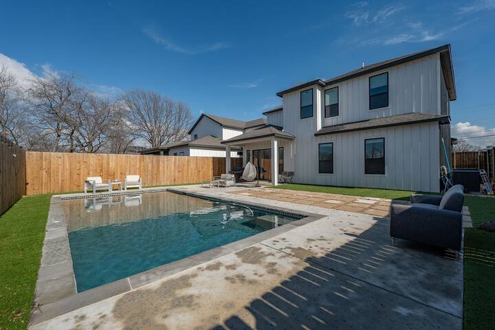 Heated Pool Luxe Living Dallas gallery image 2