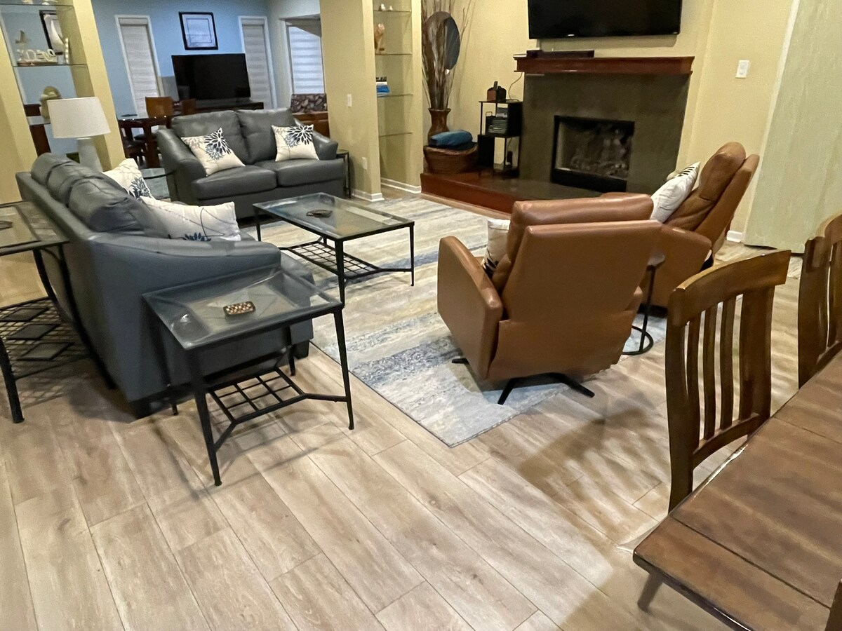 Otvoreni koncept dnevnog boravka - igraonica/ dnevni boravak/blagovaonica/kuhinja