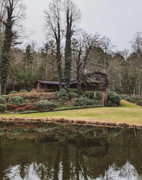 Retreat in Blue Ridge Mountains with private lake