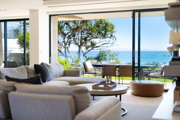 Exclusive 4 Bedroom Noosa Beachfront Apartment