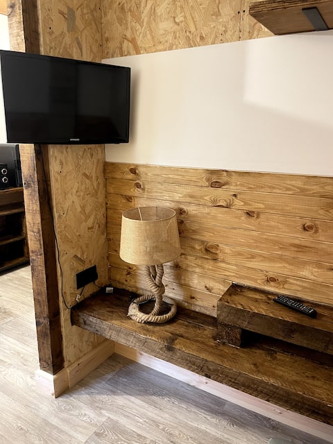 Top performing Airbnb: Guest House Private entrance & Free Parking space in Stone