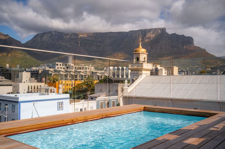 6 bedroom villa with roof top pool & mountain view gallery image 3