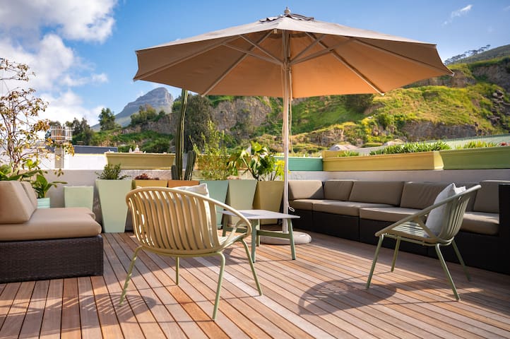 6 bedroom villa with roof top pool & mountain view gallery image 2