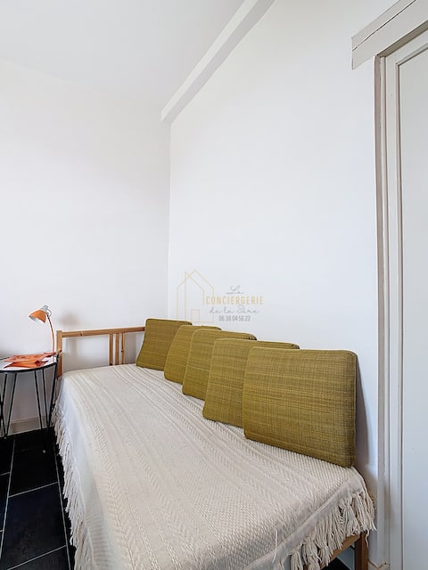 Annonce Airbnb populaire: FULL SOUTH, view, balcony, 1 bed 2 pers + 1 bed 1 pers à Voiron