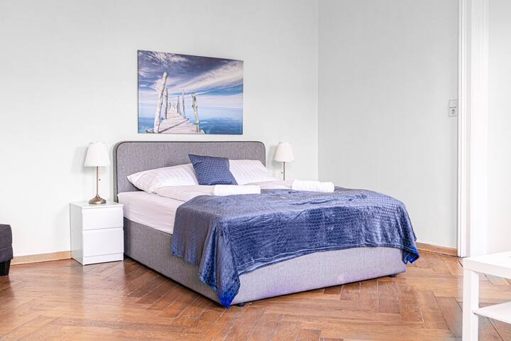 4 Apartments near AKH Hospital – Sleeps 19 gallery image 2