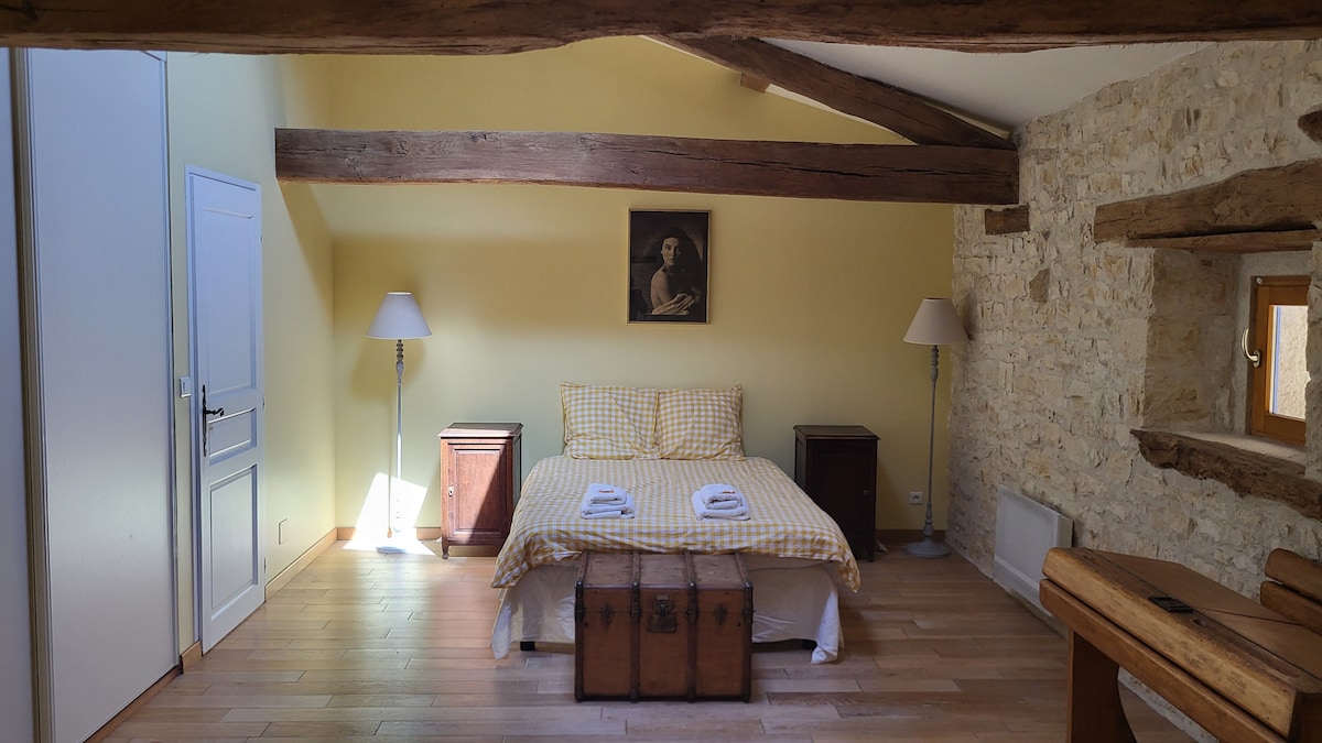 Yellow bedroom with double bed 140x190, single bed 90x190 with window overlooking terrace and pool. 
Cribs and high chair available.
Shared yellow bathroom with blue bedroom.