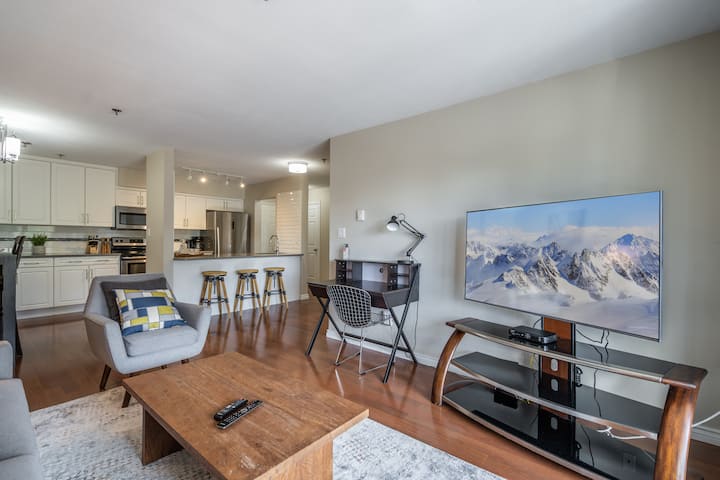 Luxury Top Floor 2 Bedroom Condo - Abbotsford