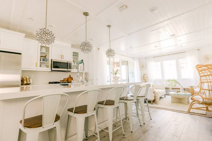 Relaxing Mission Beach Getaway – 300ft to sand gallery image 4