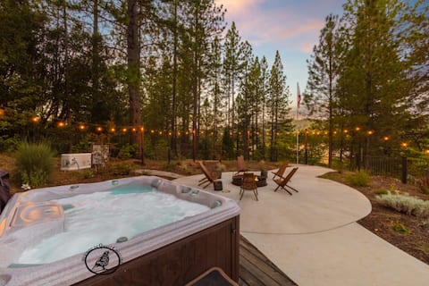Yosemite Lodge Getaway | 2 Spas | WiFi | Pets | EV