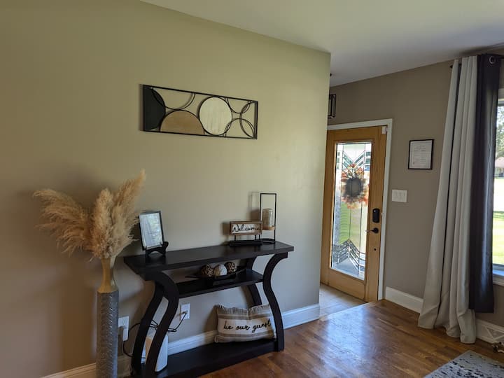 King Bed, Dog Friendly, Fenced Yard, Home Office - Flushing, MI