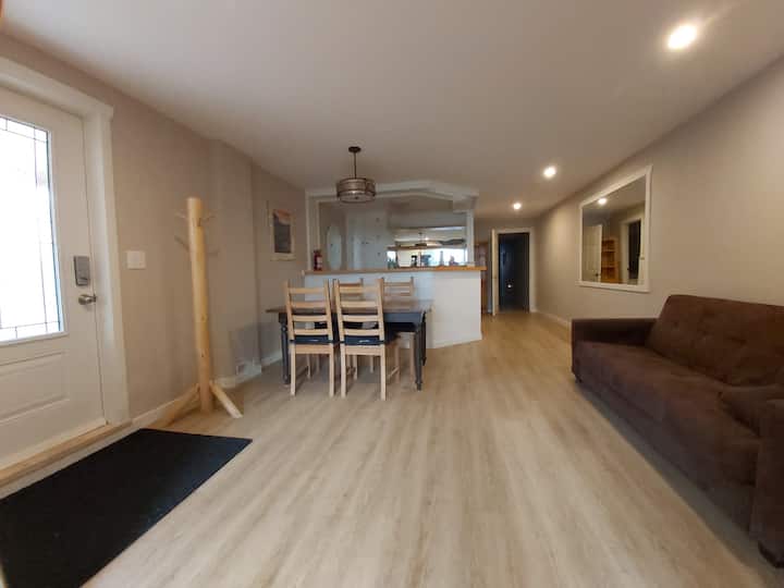 Welcoming Studio Apartment With Fireplace - Canmore