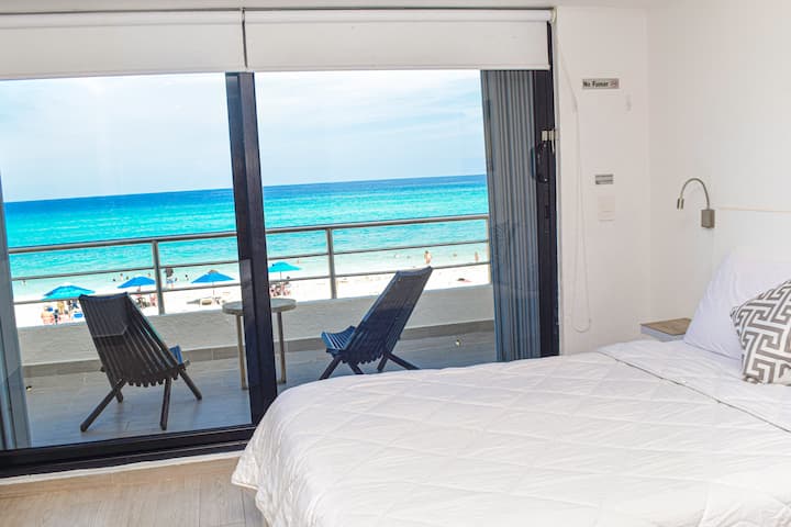 Recamara con due letti matrimoniali, balcone e vista incredibile