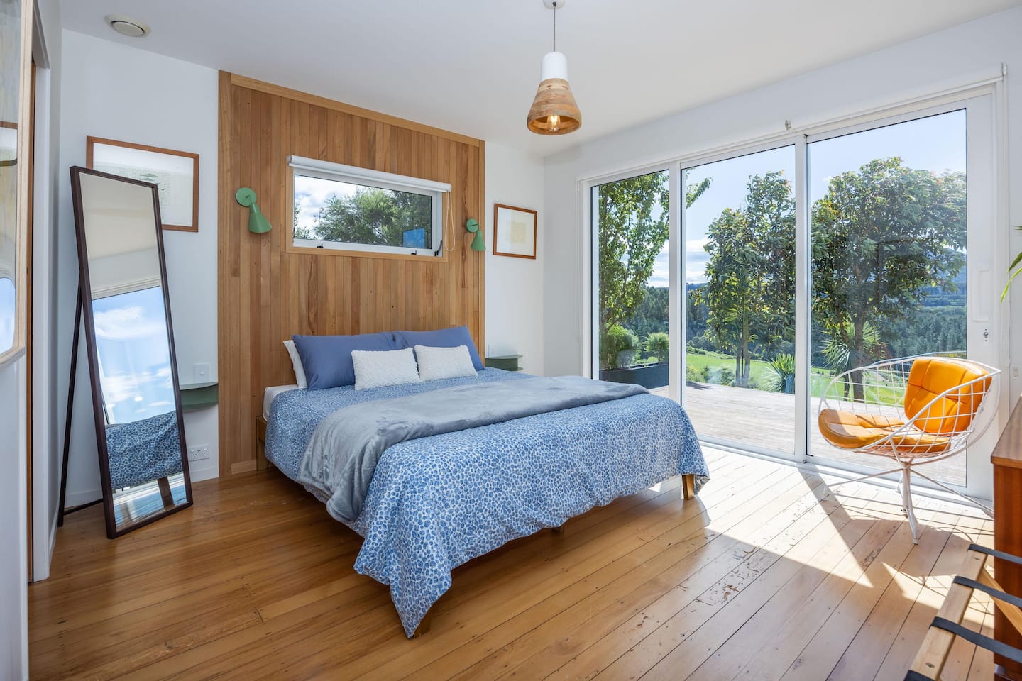 Luxurious Mountain View Home With Spa 3