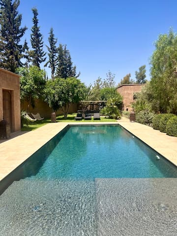 Entire home with 5 bedrooms in Greater Marrakech - Villa Ourtane, oasis privée à Oumnas, Marrakech.
