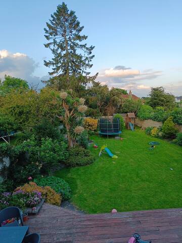 Beautiful spacious 5 bedroom home gallery image 2