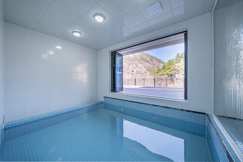 New construction/Free hot water pool/Near Daemyung Ski Resort/Suburbs of Seoul/Daebomtan, consecutiv