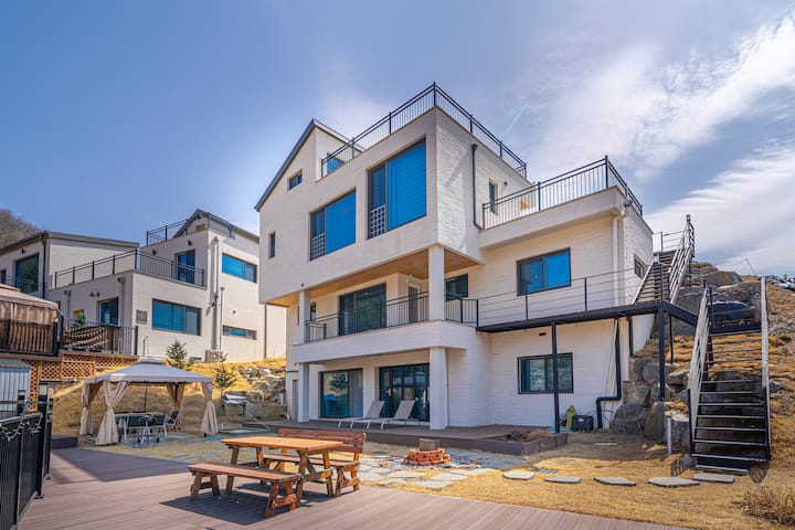 New construction/Free hot water pool/Near Daemyung Ski Resort/Suburbs of Seoul/Daebomtan…