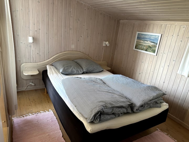 Camera da letto 2: il letto misura 140 x 200 cm