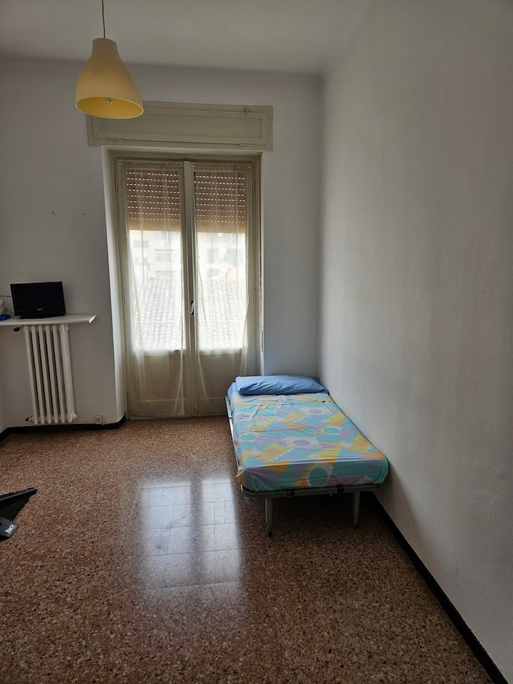 Segunda habitación con cama supletoria (cuna) y cama para niños