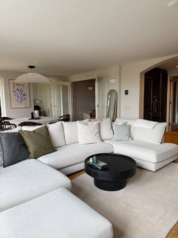 Beautiful canal home (130m2) prime location + lift gallery image 5