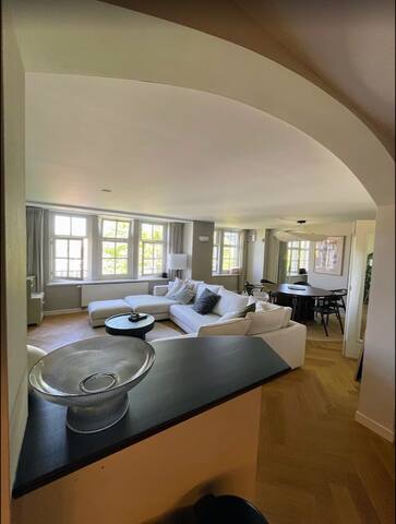 Beautiful canal home (130m2) prime location + lift gallery image 4