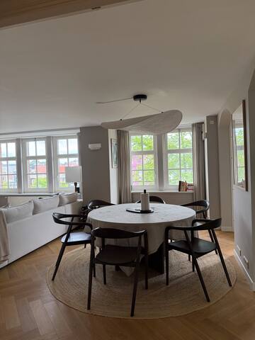 Beautiful canal home (130m2) prime location + lift gallery image 3