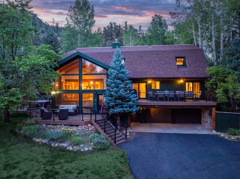 Successful Airbnb property: 4 Kings, sleeps 10 Hot tub Sauna pool table in Durango