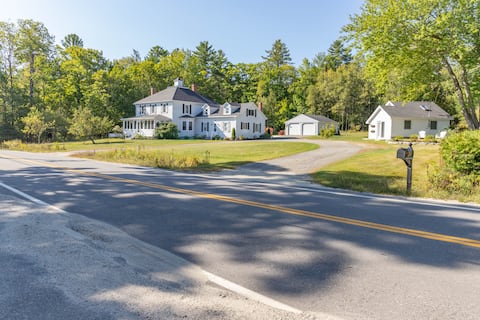 Updated 4 Bedroom/4 Bath in the Heart of Blue Hill