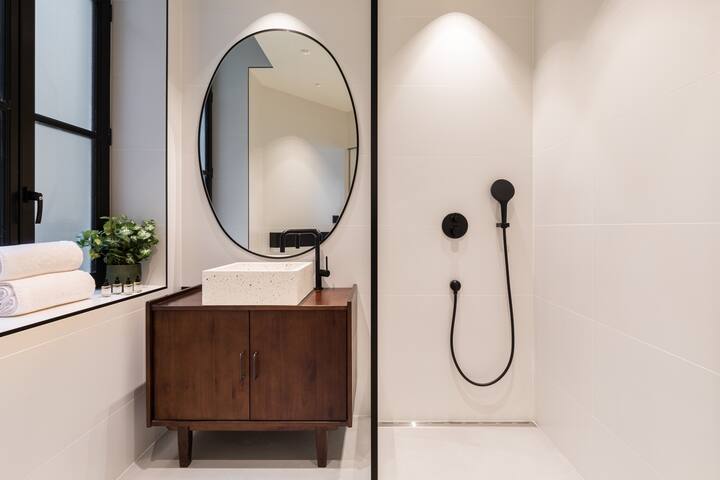 Authentic Apartment (2BedR & 2BathR) – MOHOM gallery image 2