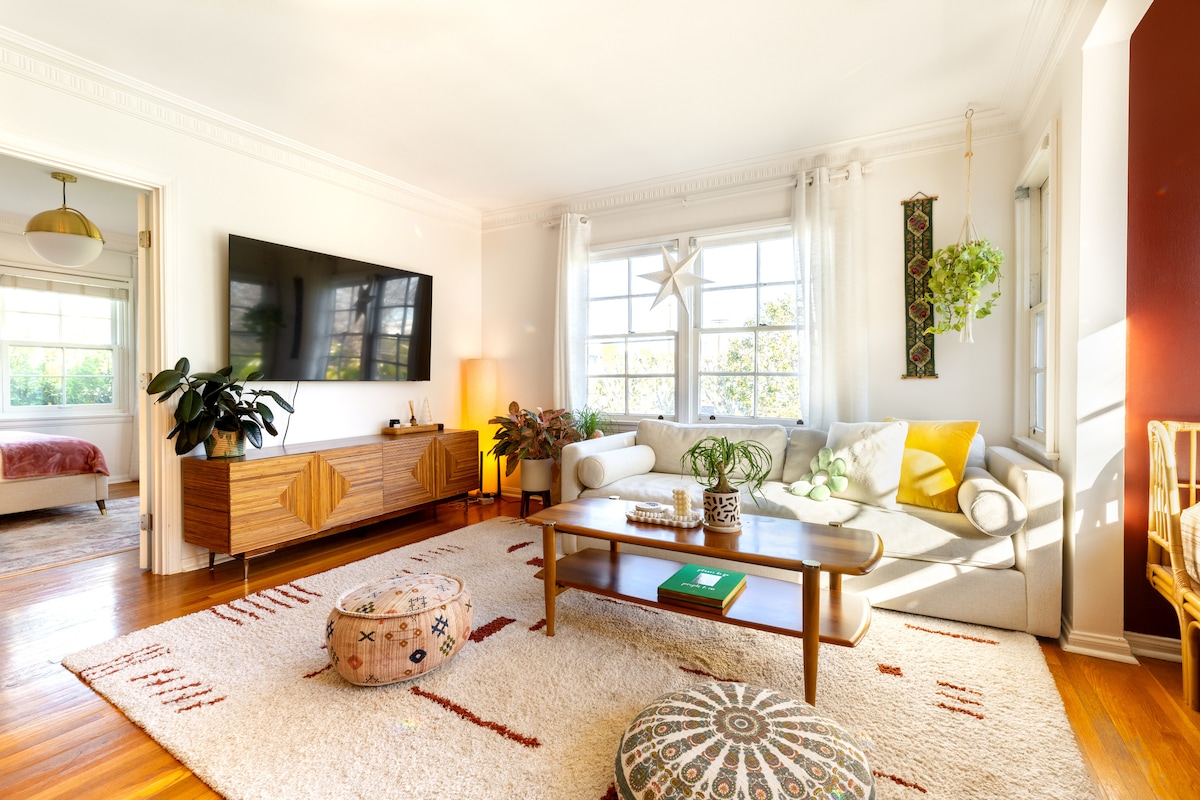 Top performing Airbnb: Resort-style 3BD, heated spa, walk to shops/cafés in Beverly Grove