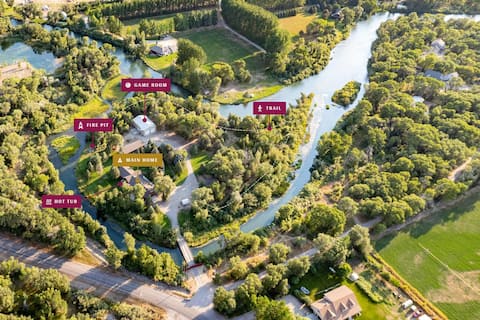 Basecamp Stays: Private Island, Fire Pit, Arcade!