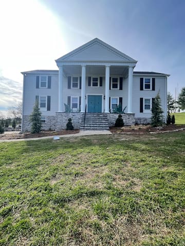Home on 5 acres with pool and Amazing views.