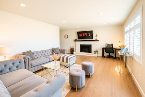 Relax & Play: Hot Tub, Gym, Games + Prime Location
