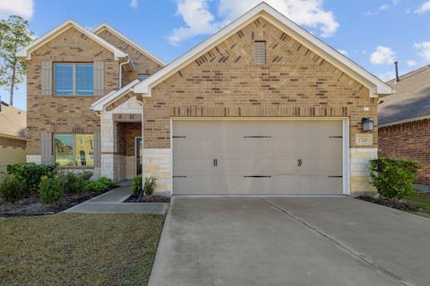 Spacious and fully-equipped family house for 10!