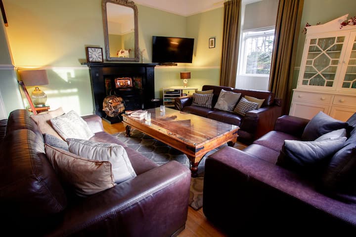 Characterful, Spacious Luxury Cottage - Loch Views - Tarbet